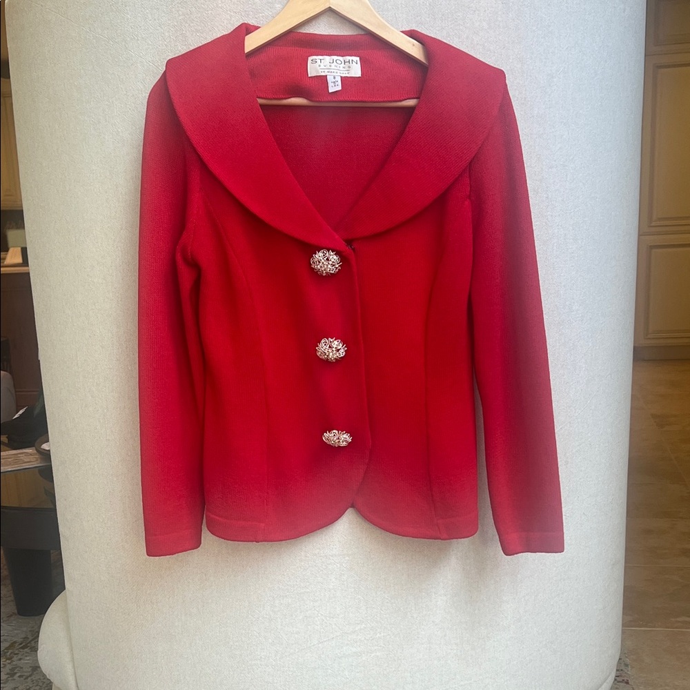 St. John Scarlet Blazer  Crystal Buttons 
Sz 8
L 25”
Chest 18” across
Sleeve 24”